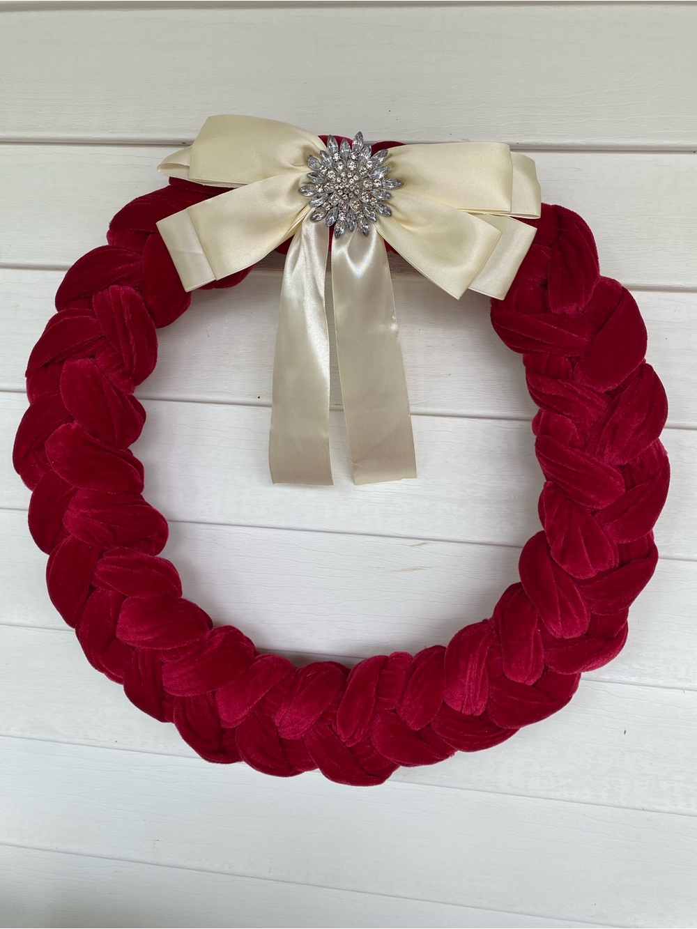 Hand made Red Braided Velvet Wreath with Cream Satin Bown. Never used. - Picture 2 of 5